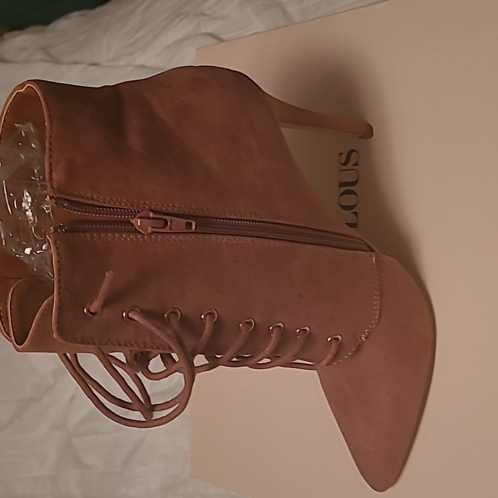 9.5 heels - Picture 3 of 5